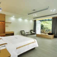依水私汤·Courtyard绿林野奢亲子度假民宿(都江堰青城山店)
