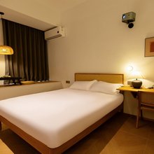 晚栖里酒店(衢州西站店)