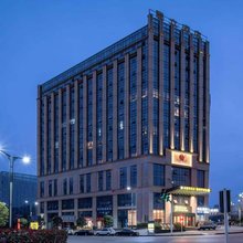 智逸假日酒店(巴中高铁东站店)