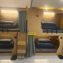 娜年青年民宿(青山湖万达广场店)