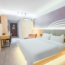 哈啰轻酒店(江北虹悦城南京工业大学地铁站店)