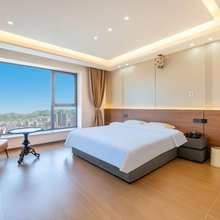 来识海宿(会议中心地铁站东港音乐喷泉广场店)