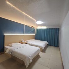 八里云居酒店(小寨纬一街地铁站店)