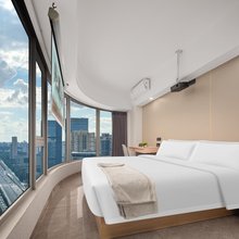 诗晨江景美宿(长沙六沟拢地铁站店)
