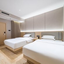 雅丁轻奢酒店(南江光雾山大道店)