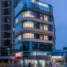 成都三顾居酒店(金科北路地铁站店)