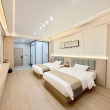 德钦奔子栏森曼·S酒店