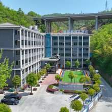 雅思曼假日酒店
