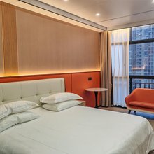 莫兰迪智能民宿(广西民族大学相思湖校区相思小镇店)