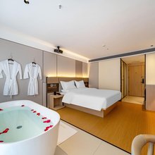苏州四季欢朋酒店(吴江汽车站万宝财富广场店)