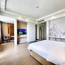 庐扉x酒店(中牟县人民政府易斯顿美术学院店)