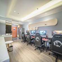 秦域哆啦电竞酒店(燕山大学店)