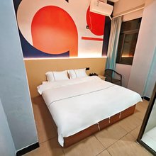 莱柯顿公寓(龙归金铂广场广东财贸职业学院店)