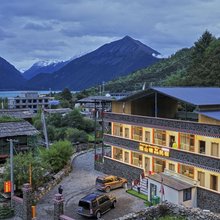 巴松措临山精品民宿