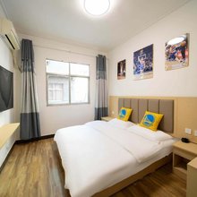 拾光里民宿(何家营地铁站店)