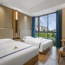 齐发商务宾馆(奉节高铁站店)