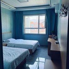 布尔津晨雾山间民宿
