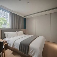 重庆金玺元酒店(杨家坪轻轨站动物园店)