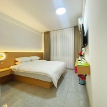 鑫福旅社(柳州高铁站柳南万达店)