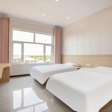 克什克腾旗乌兰布统苏木大漠绿都驿站