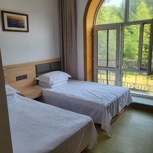 翠河湾漂流度假山庄