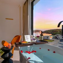 初夏里·MirrorPool Isle 一线海景泳池设计师美宿(樟洲村店)