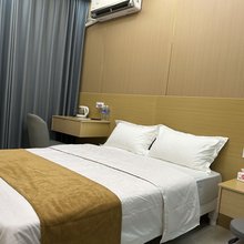 霍邱鑫磊宾馆(周集镇店)