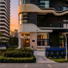 青岛甲米180°Blue海景民宿(城市阳台欢乐海湾店)