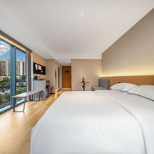 奕泊Comzz lnn酒店(成都西站中坝地铁站店)