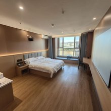 熊出莫酒店