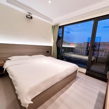 九庭里民宿(洛阳丽景门十字街店)