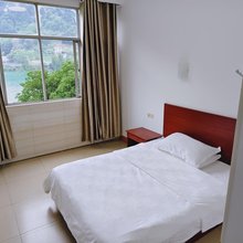 长阳临江居旅馆