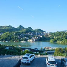 江畔芙蓉观景民宿