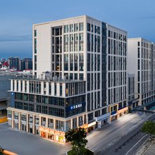 汉庭酒店(南昌红谷滩学府大道东地铁站店)
