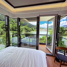 上林县鼓鸣寨湖畔太空舱民宿