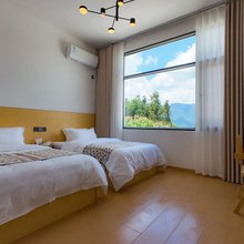 恩施居于山客栈(梭布垭石林景区店)