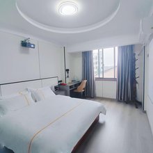 君源主题酒店(四川电子机械职业技术学院店)