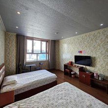 和静鸿峰主题宾馆(巴音布鲁克店)