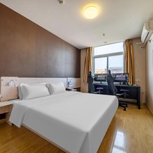 光刃电竞酒店(烟台牟平汽车站店)