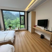 七彩春雨阁民宿