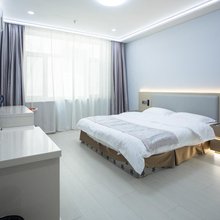 如家华驿酒店(通辽霍林郭勒火车站霍林河夜市店)