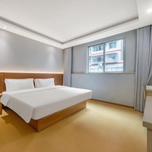 蓝天酒店(贵州医科大学附属医院店)