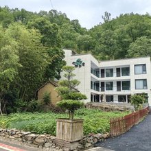 栾川竹栖悦湾民宿