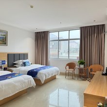 东兴鑫昌大酒店(万尾金滩店)