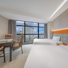 星朵酒店(重医附一院袁家岗轻轨站店)