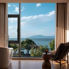 大理青杉.在水一方海景别墅(高铁站洱海公园店)
