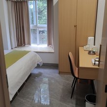 雅居民宿(巴人广场店)