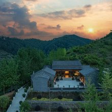 半山云舍·侘寂风半山观景度假中古合院谧花园(武当山售票处店)