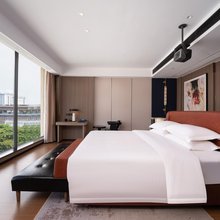 索莱仕酒店·Soluxe Hotel(西双版纳景洪泼水广场江边夜市店)
