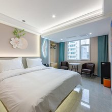 澜悦云智无人民宿(西关地铁站张掖路步行街店)